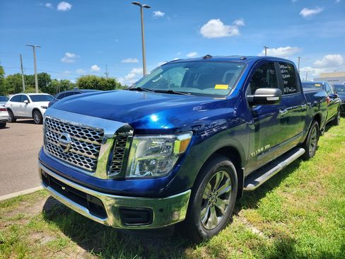 Used 2019 Nissan Titan SV w/ SV Convenience Package RWD image 1