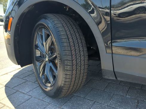 Certified 2024 Volkswagen Tiguan SE image 34