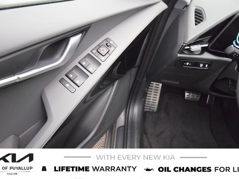 New 2025 Kia Niro EX Touring image 27