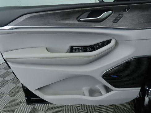 Used 2021 Jeep Grand Cherokee L Overland w/ Luxury Tech Group IV image 26