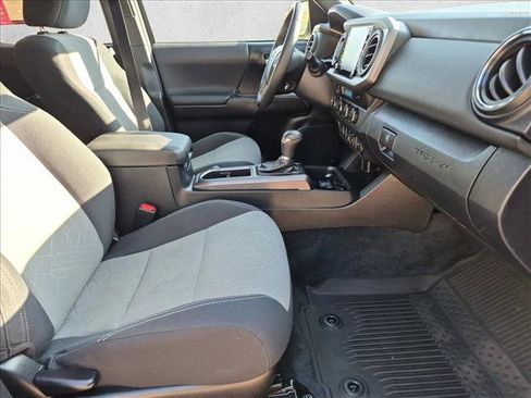 Used 2022 Toyota Tacoma TRD Off-Road w/ Technology Package AWD/4WD image 18