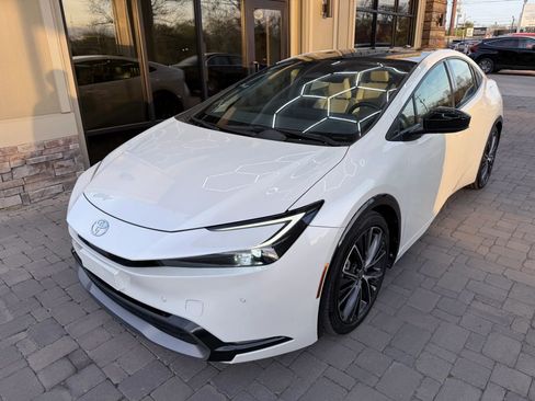Used 2023 Toyota Prius XLE FWD image 2