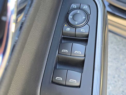 Used 2022 GMC Acadia SLT w/ Technology Package AWD/4WD image 21