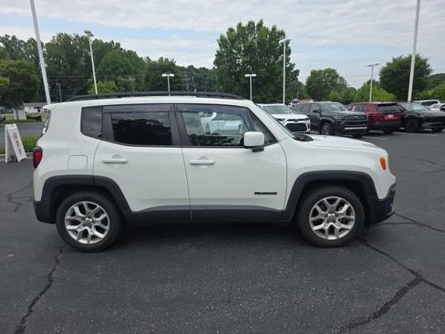 Used 2018 Jeep Renegade Latitude FWD image 7