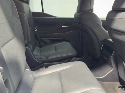Used 2024 Lexus GX 550 w/ Cold Area Package AWD/4WD image 16
