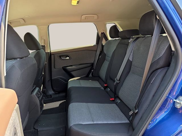 Used 2023 Nissan Rogue SV FWD image 11