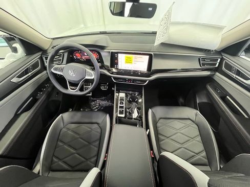 New 2026 Volkswagen Atlas Peak Edition image 13