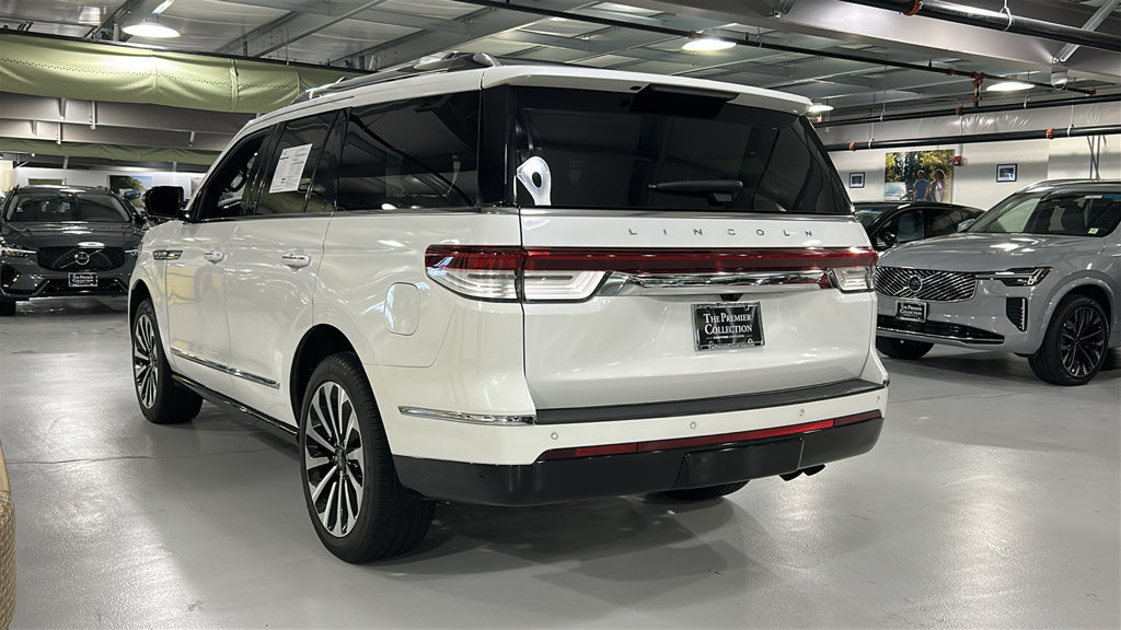 Used 2023 Lincoln Navigator Reserve AWD/4WD image 6