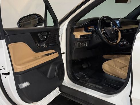 Used 2022 Lincoln Corsair Reserve image 16