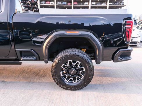 Used 2025 GMC Sierra 2500 AT4X AWD/4WD image 8