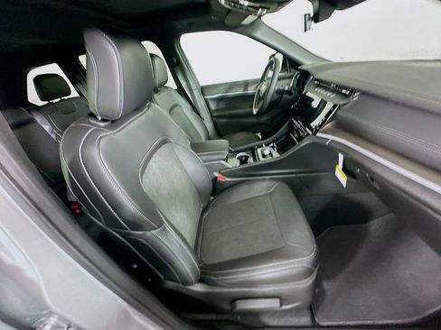 New 2026 Jeep Grand Cherokee Altitude AWD/4WD image 33