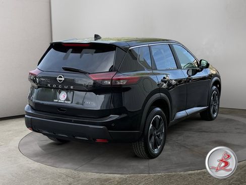 Used 2025 Nissan Rogue SV AWD/4WD image 7