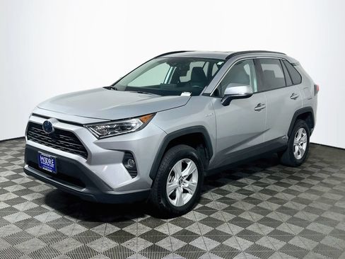 Used 2020 Toyota RAV4 XLE w/ XLE Grade Weather Package AWD/4WD image 3