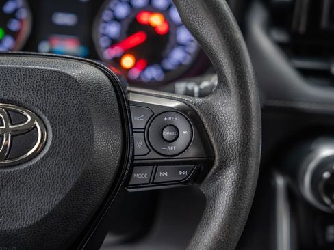 Used 2020 Toyota RAV4 XLE image 27