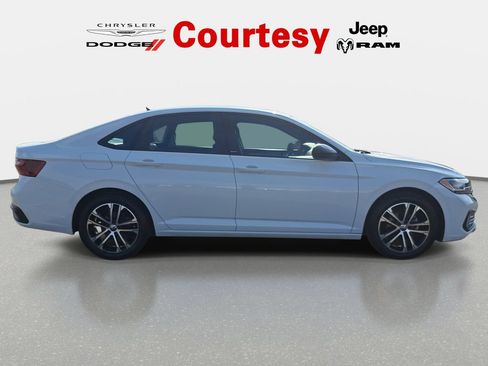 Used 2023 Volkswagen Jetta Sport FWD image 2