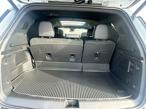 New 2026 Chevrolet Traverse High Country w/ LPO, Floor Liner Package AWD/4WD image 27