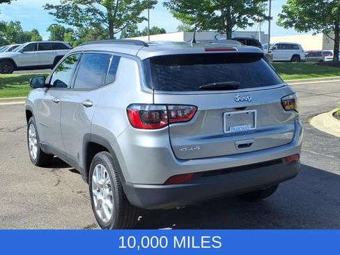 Used 2024 Jeep Compass Latitude AWD/4WD image 6