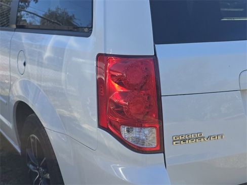 Used 2017 Dodge Grand Caravan SE image 10