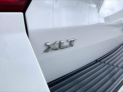 Used 2019 Ford Expedition XLT w/ Equipment Group 202A AWD/4WD image 10