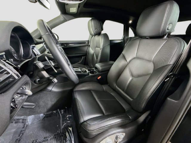 Used 2023 Porsche Macan w/ Premium Package Plus AWD/4WD image 21