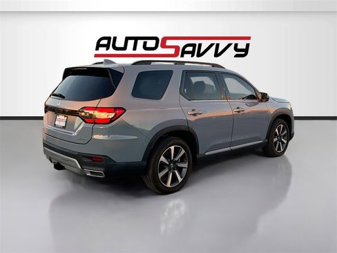 Used 2025 Honda Pilot Elite image 7