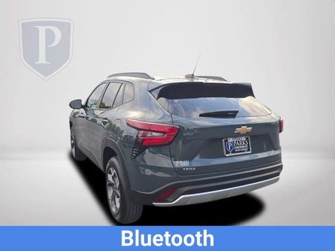 Certified 2025 Chevrolet Trax LT image 8