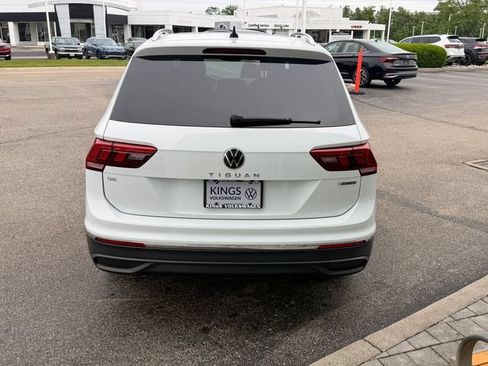 Certified 2024 Volkswagen Tiguan SE AWD/4WD image 5