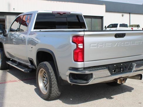 Used 2020 Chevrolet Silverado 2500 LTZ w/ LTZ Premium Package AWD/4WD image 4