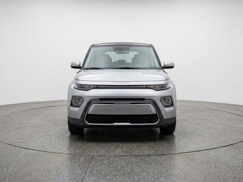 Used 2025 Kia Soul LX w/ LX Technology Package image 2
