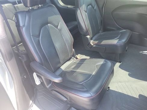 Used 2020 Chrysler Pacifica Limited FWD image 10