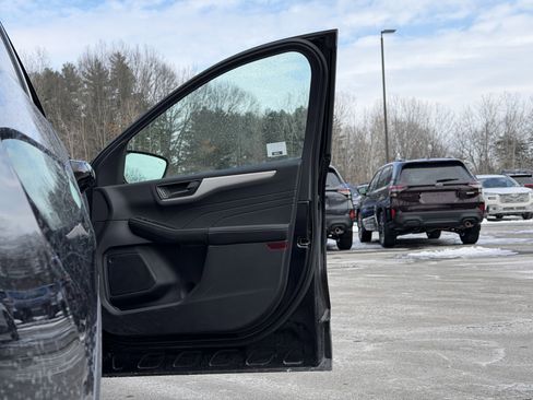 Used 2022 Ford Escape SE w/ Cold Weather Package image 32