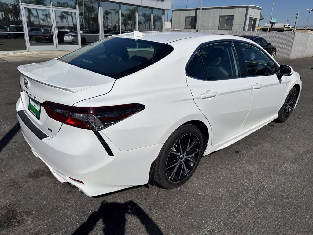 Used 2024 Toyota Camry SE w/ Cold Weather Package FWD image 4