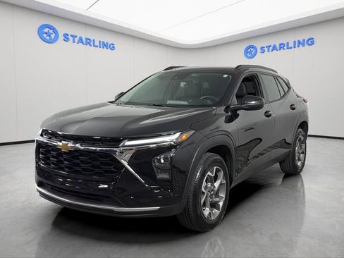 Used 2025 Chevrolet Trax LT w/ Driver Confidence Package FWD image 16