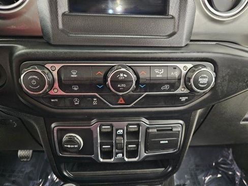 Used 2020 Jeep Wrangler Unlimited Sahara image 19