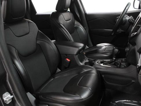 Used 2021 Jeep Cherokee Latitude Plus image 19