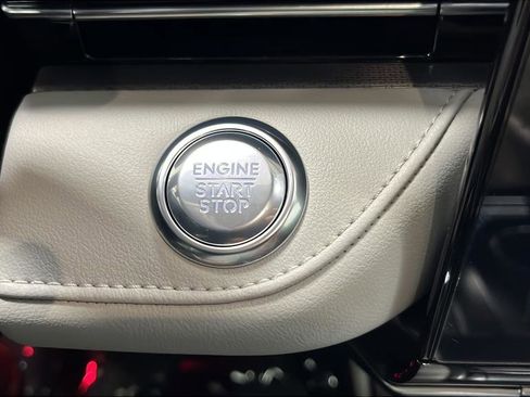 Used 2025 Lincoln Nautilus Premier w/ Equipment Group 102A AWD/4WD image 23