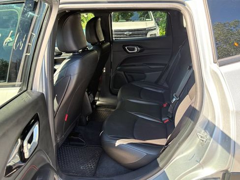 Used 2025 Jeep Compass Trailhawk AWD/4WD image 25
