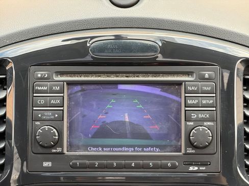 Used 2013 Nissan Juke SL FWD image 12