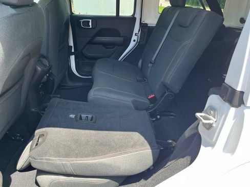 Used 2025 Jeep Wrangler Unlimited Sahara AWD/4WD image 31