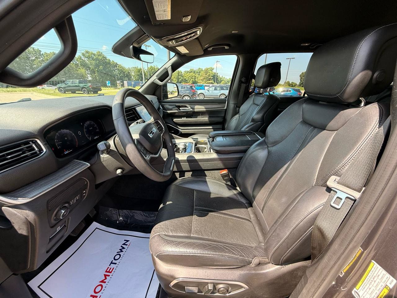 Used 2024 Jeep Wagoneer L Series II w/ Flexible Seating Group AWD/4WD image 14