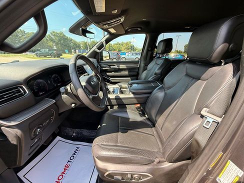 Used 2024 Jeep Wagoneer L Series II w/ Flexible Seating Group AWD/4WD image 14