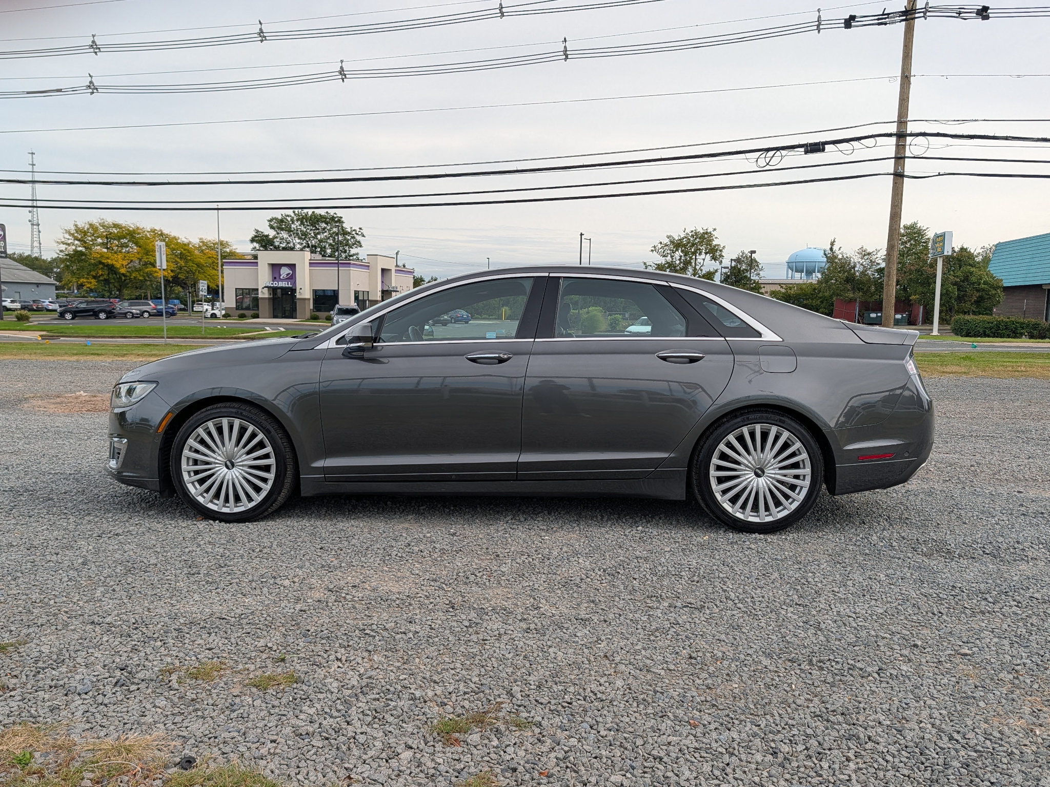 Used 2017 Lincoln MKZ Reserve w/ Technology Package AWD/4WD image 9