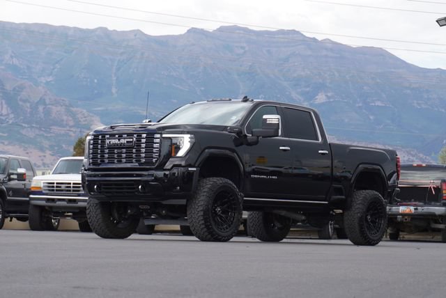 Used 2025 GMC Sierra 3500 Denali Ultimate AWD/4WD image 3