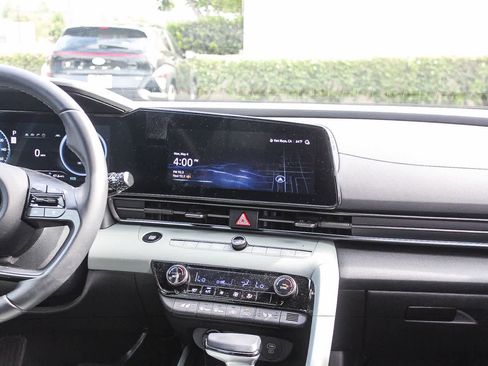 Used 2024 Hyundai Elantra Limited FWD image 17