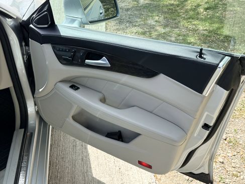 Used 2012 Mercedes-Benz CLS 550 w/ Premium I Pkg image 27