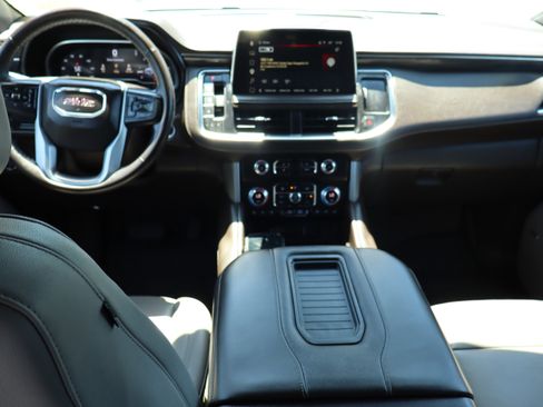 Used 2023 GMC Yukon XL SLT w/ SLT Premium Package AWD/4WD image 24