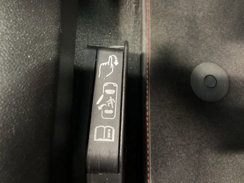 Used 2021 Chevrolet Corvette Stingray Premium Conv w/ 3LT image 19