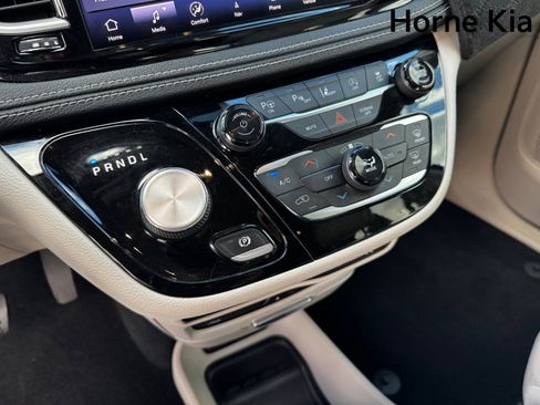 Used 2021 Chrysler Pacifica Touring-L w/ Uconnect Theater Family Group image 23