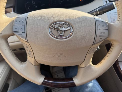 Used 2009 Toyota Avalon Limited FWD image 12