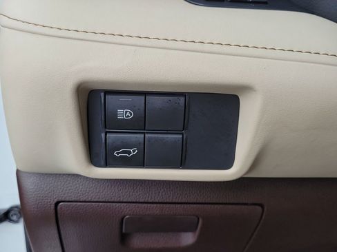 Used 2021 Toyota Highlander XLE FWD image 27